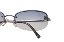 画像をギャラリービューアに読み込む, CHANEL シャネル ココマーク サングラス シルバー ブルー グラデーション アイウェア ロゴ 小物 55☐16 4099 美品 中古 63018