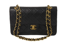 Load image into Gallery viewer, CHANEL シャネル Wフラップ マトラッセ チェーン ショルダーバッグ 23cm 2番台 ラムスキン ブラック ゴールド金具 美品 中古 63028