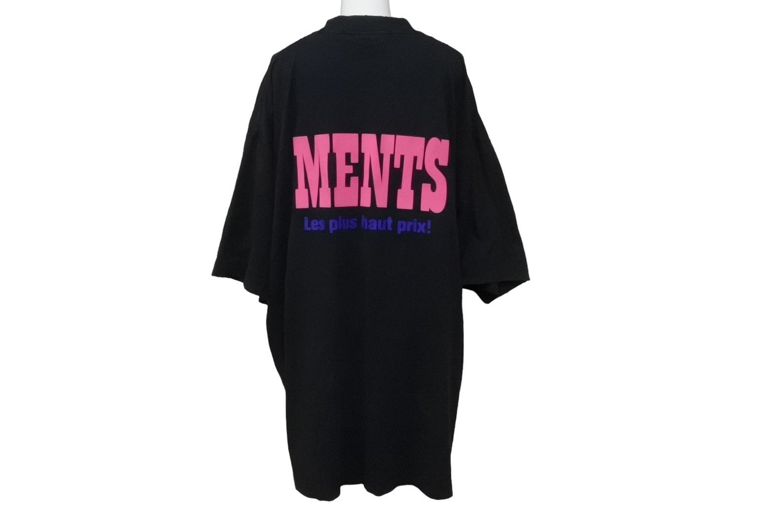 VETEMENTS ヴェトモン 23SS ユーズド加工ロゴエンボスプリントTシャツ 23SS ブラック サイズS UE63TR740B 美品 中古  63075 – Casanova Vintage