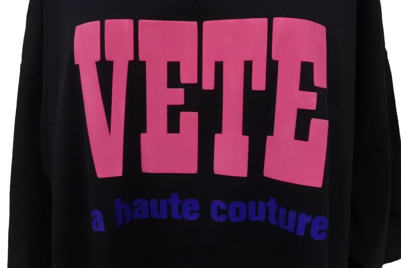 VETEMENTS ヴェトモン 23SS ユーズド加工ロゴエンボスプリントTシャツ 23SS ブラック サイズS UE63TR740B 美品 中古  63075 – Casanova Vintage