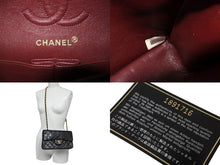 Load image into Gallery viewer, CHANEL シャネル Wフラップ マトラッセ チェーン ショルダーバッグ 23cm 2番台 ラムスキン ブラック ゴールド金具 美品 中古 63126