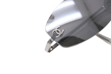 Load image into Gallery viewer, CHANEL シャネル サングラス サイズ54◻︎19 130 ココマーク 4002 c.124/22 シルバー リムレス 美品 中古 63151