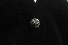 画像をギャラリービューアに読み込む, 極美品 CHROME HEARTS クロムハーツ ニットカーディガン セメタリークロスパッチ クロスボールボタンMサイズ カシミヤ ブラック 中古 63165