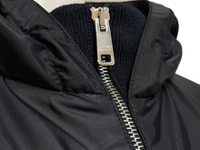Load image into Gallery viewer, PRADA プラダ プレート付きナイロン切り替えジップアップパーカー UMG107 サイズ56 ネイビー シルバー金具 美品 中古 63178