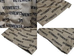 VETEMENTS ヴェトモン ロゴプリントコーテッドシェルレインコート UAH19JA301 18AW ナイロン ベージュ サイズ0 美品 中古 63181