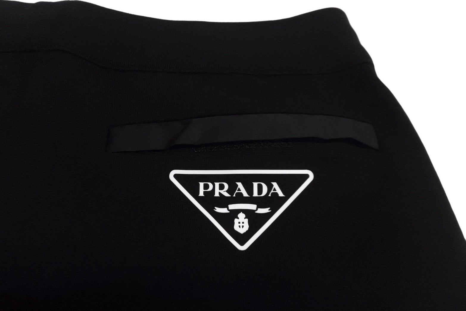 極美品 PRADA プラダ バミューダ ショートパンツ トラインアングルロゴ UJP212 1OUF F0002 コットン ブラック サイズS 中古  63190 – Casanova Vintage