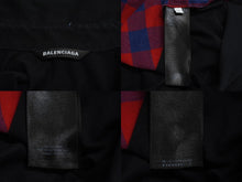 Load image into Gallery viewer, BALENCIAGA バレンシアガ 長袖シャツ チェック レッド ブルー ブラック 691258 TBM23 8521 コットン サイズL 中古 63458