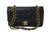 Load image into Gallery viewer, CHANEL シャネル Wフラップ マトラッセ チェーン ショルダーバッグ 23cm 4番台 ラムスキン ブラック ゴールド金具 美品 中古 63468