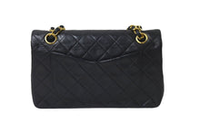 Load image into Gallery viewer, CHANEL シャネル Wフラップ マトラッセ チェーン ショルダーバッグ 23cm 4番台 ラムスキン ブラック ゴールド金具 美品 中古 63468