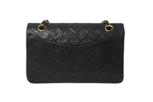 画像をギャラリービューアに読み込む, CHANEL シャネル チェーンショルダーバッグ Wフラップ マトラッセ25 ラムスキン 2番台 ブラック ゴールド金具 美品 中古 63471