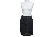 Load image into Gallery viewer, 極美品 CHANEL シャネル デニム スカート E97 ネイビー P07739V05664 ココマーク ボタン ロゴ ヴィンテージ サイズ34 中古 63509