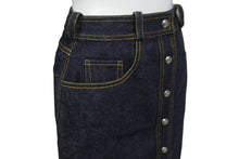 Load image into Gallery viewer, 極美品 CHANEL シャネル デニム スカート E97 ネイビー P07739V05664 ココマーク ボタン ロゴ ヴィンテージ サイズ34 中古 63509