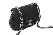 Load image into Gallery viewer, CHANEL シャネル チェーンアラウンドショルダーバッグ 18番台 ラムスキン ブラック シルバー金具 美品 中古 63518