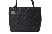 画像をギャラリービューアに読み込む, CHANEL シャネル ハンドバッグ 復刻トート キャビアスキン マトラッセ ココマーク 6番台 シルバー金具 美品 中古 63521