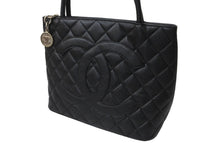 画像をギャラリービューアに読み込む, CHANEL シャネル ハンドバッグ 復刻トート キャビアスキン マトラッセ ココマーク 6番台 シルバー金具 美品 中古 63521