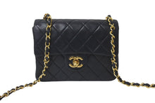 Load image into Gallery viewer, CHANEL シャネル ヴィンテージ ミニマトラッセチェーンショルダーバッグ19cm 1番台 ブラック ゴールド金具 美品 中古 63522