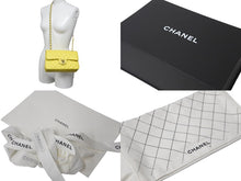 Load image into Gallery viewer, 極美品 CHANEL マトラッセ Wフラップ チェーンショルダー キャビアスキン ランダム 23cm ショルダーバッグ イエロー ゴールド金具 中古 63542