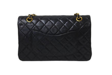 Load image into Gallery viewer, CHANEL シャネル チェーンショルダーバッグ Wフラップ マトラッセ25 ラムスキン 1番台 ブラック ゴールド金具 美品 中古 63544
