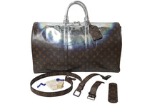 Load image into Gallery viewer, LOUIS VUITTON 2023年 ルイヴィトン キーポルバンドリエール50 モノグラムメタリック・ネビュラ M23118 シルバー金具 中古 63593