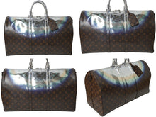 Load image into Gallery viewer, LOUIS VUITTON 2023年 ルイヴィトン キーポルバンドリエール50 モノグラムメタリック・ネビュラ M23118 シルバー金具 中古 63593