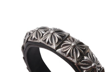 Load image into Gallery viewer, CHROME HEARTS クロムハーツ ブレスレット ZERO STDS SNGL ROW ブラック シルバー アクセサリー レザー 美品 中古 63599
