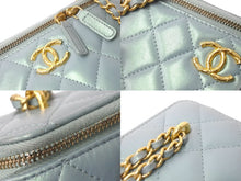 Load image into Gallery viewer, CHANEL シャネル バニティ ショルダーバッグ ランダム メタリックグリーン ラムスキン ココマーク ゴールド金具 美品 中古 63625