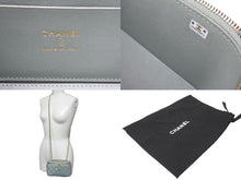 Load image into Gallery viewer, CHANEL シャネル バニティ ショルダーバッグ ランダム メタリックグリーン ラムスキン ココマーク ゴールド金具 美品 中古 63625