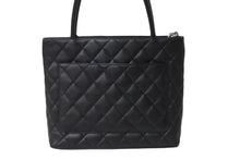 Load image into Gallery viewer, 極美品 CHANEL シャネル ハンドバッグ 復刻トート キャビアスキン マトラッセ ココマーク 11番台 シルバー金具 中古 63627