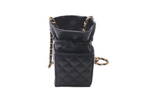 Load image into Gallery viewer, 新品同様 CHANEL シャネル ミニ巾着ショルダーバッグ ミニバッグ ブラック 31番台 ラムスキン ゴールド金具 中古 63640