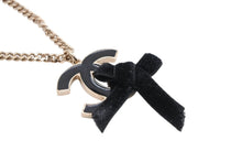 画像をギャラリービューアに読み込む, CHANEL シャネル ココマーク リボン ネックレス 重量約20.8g メタル ブラック ゴールド 美品 中古 63674