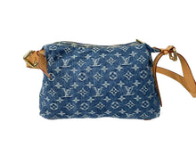 Load image into Gallery viewer, 新品同様 LOUIS VUITTON ルイヴィトン モノグラムデニム バギーPM ワンショルダーバッグ M95049 ブルー ショルダー 中古 63695