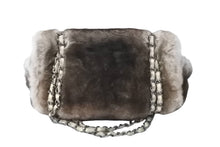 画像をギャラリービューアに読み込む, CHANEL シャネル マトラッセ シングルフラップチェーンショルダーバッグ 8番台 ファー 23cm グレー シルバー金具 中古 63707