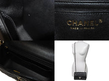 Load image into Gallery viewer, 極美品 CHANEL シャネル 横長 20cm ショルダーバッグ ランダム番台 ミニマトラッセショルダーチェーン ブラック ラムスキン 中古 63710