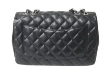 Load image into Gallery viewer, 極美品 CHANEL シャネル チェーンショルダーバッグ マトラッセ30 シングルフラップ ブラックシルバー 13番台 中古 63718