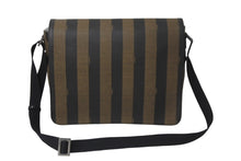 画像をギャラリービューアに読み込む, FENDI フェンディ メッセンジャーバッグ スクエア ペカン柄 ブランドロゴ コーティングキャンバス レザー ブラウン 美品 中古 63733