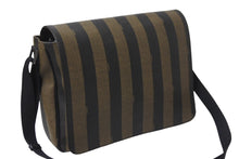 画像をギャラリービューアに読み込む, FENDI フェンディ メッセンジャーバッグ スクエア ペカン柄 ブランドロゴ コーティングキャンバス レザー ブラウン 美品 中古 63733