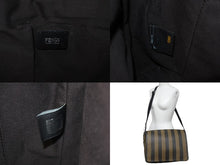 画像をギャラリービューアに読み込む, FENDI フェンディ メッセンジャーバッグ スクエア ペカン柄 ブランドロゴ コーティングキャンバス レザー ブラウン 美品 中古 63733