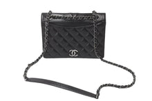 Load image into Gallery viewer, CHANEL シャネル フルフラップ マトラッセ チェーン ショルダーバック 21番台 ラムスキン シルバー金具 美品 中古 63737