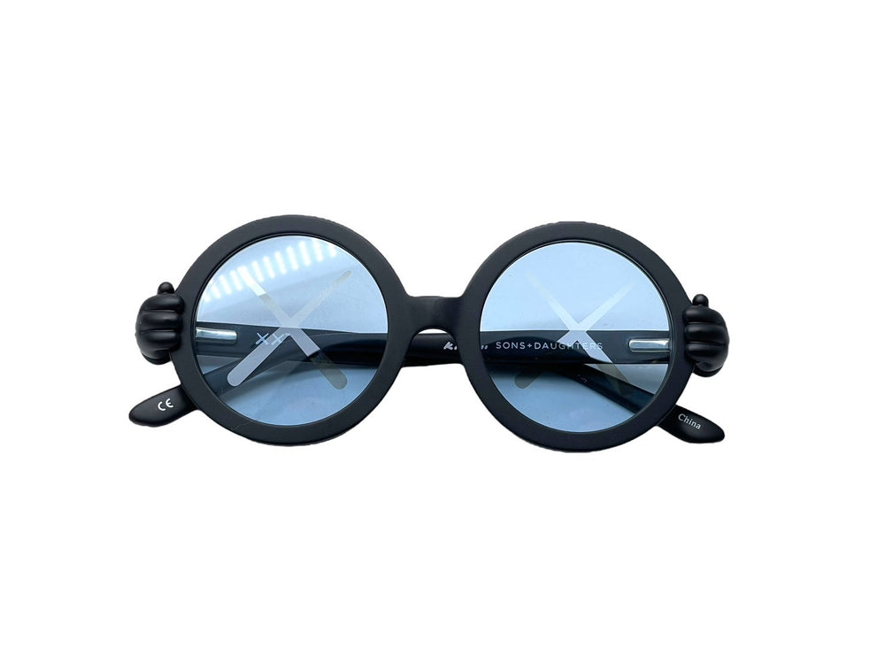 New and unused KAWS x SONS+DAUGHTERS Sunglasses Glasses for Kids Round 41-18-120 Plastic Black Used 63777