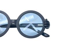 画像をギャラリービューアに読み込む, 新品未使用品 KAWS カウズ×SONS+DAUGHTERS サングラス メガネ キッズ用 ラウンド型 41-18-120 プラスチック ブラック 中古 63777