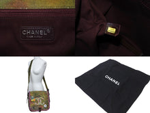 Load image into Gallery viewer, 極美品 CHANEL シャネル ショルダーバッグ ココマーク エンブロイダリー グラフィティ 20番台 カーキ シルバー金具 中古 63889