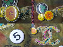 Load image into Gallery viewer, 極美品 CHANEL シャネル ショルダーバッグ ココマーク エンブロイダリー グラフィティ 20番台 カーキ シルバー金具 中古 63889