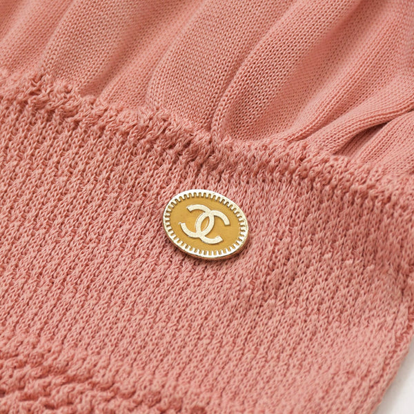 極美品 CHANEL シャネル ココマークプレート 切替ニット ノースリーブワンピース P40715 サーモンピンク 36サイズ シルバー金具 中古 4a006389