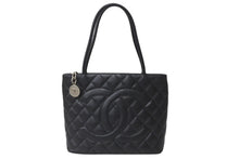 Load image into Gallery viewer, 極美品 CHANEL シャネル ハンドバッグ 復刻トート キャビアスキン マトラッセ ココマーク 9番台 シルバー金具 中古 63892