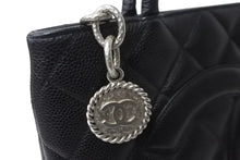 Load image into Gallery viewer, 極美品 CHANEL シャネル ハンドバッグ 復刻トート キャビアスキン マトラッセ ココマーク 9番台 シルバー金具 中古 63892