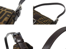 画像をギャラリービューアに読み込む, FENDI フェンディ マンマバケット ワンショルダーバッグ 26424 ズッカ柄 キャンバス レザー ブラウン シルバー金具 美品 中古 4b006390