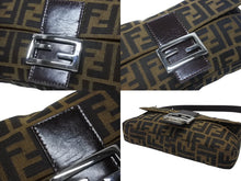 画像をギャラリービューアに読み込む, FENDI フェンディ マンマバケット ワンショルダーバッグ 26424 ズッカ柄 キャンバス レザー ブラウン シルバー金具 美品 中古 4b006390