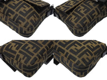 画像をギャラリービューアに読み込む, FENDI フェンディ マンマバケット ワンショルダーバッグ 26424 ズッカ柄 キャンバス レザー ブラウン シルバー金具 美品 中古 4b006390