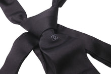 Load image into Gallery viewer, 極美品 CHANEL シャネル ココマーク ネクタイ リボンタイ チョーカー ユニセックス シルク ブラック 中古 63908