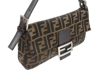 画像をギャラリービューアに読み込む, FENDI フェンディ マンマバケット ワンショルダーバッグ 26424 ズッカ柄 キャンバス レザー ブラウン シルバー金具 美品 中古 4b006396